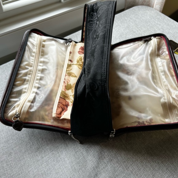 Brighton Weekend Travel Cosmetic Case - Picture 10 of 11